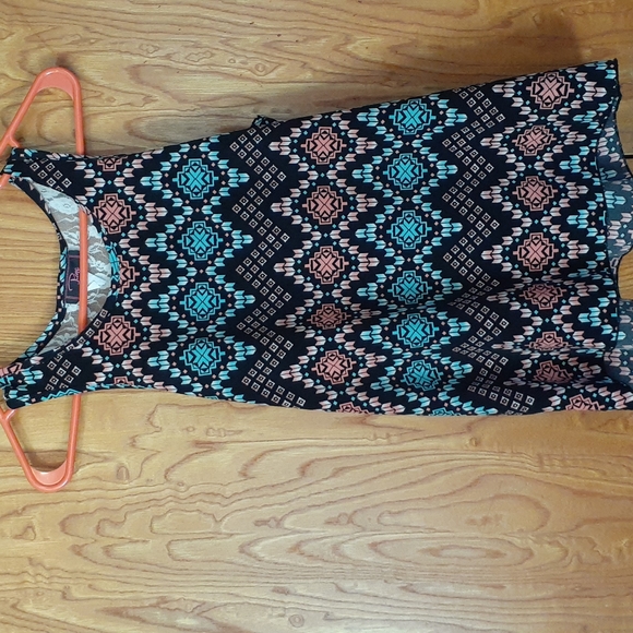 Black tank top with pattern - Picture 1 of 5